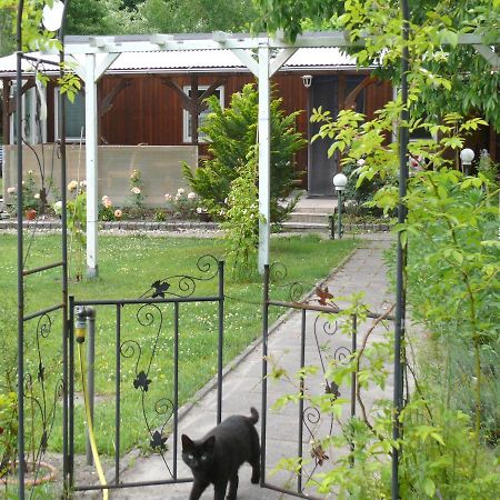 Bungalow Im Maerchengarten Krauschwitz Esterno foto
